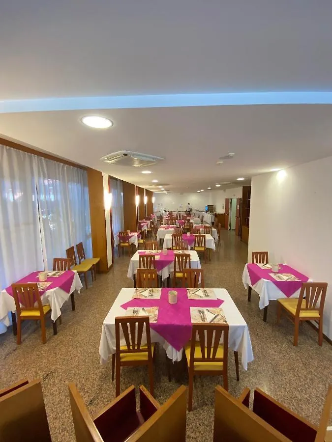 Hotel Modenese Riccione 3*,